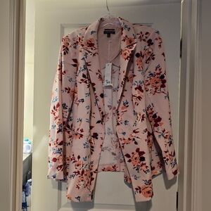NWT, Lane Bryant Pink floral crepe Blazer.
